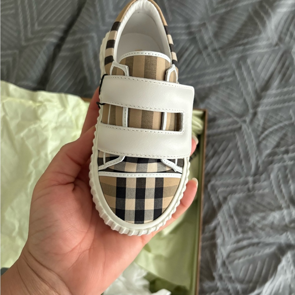 Burberry Kids Sneakers - Beige and White